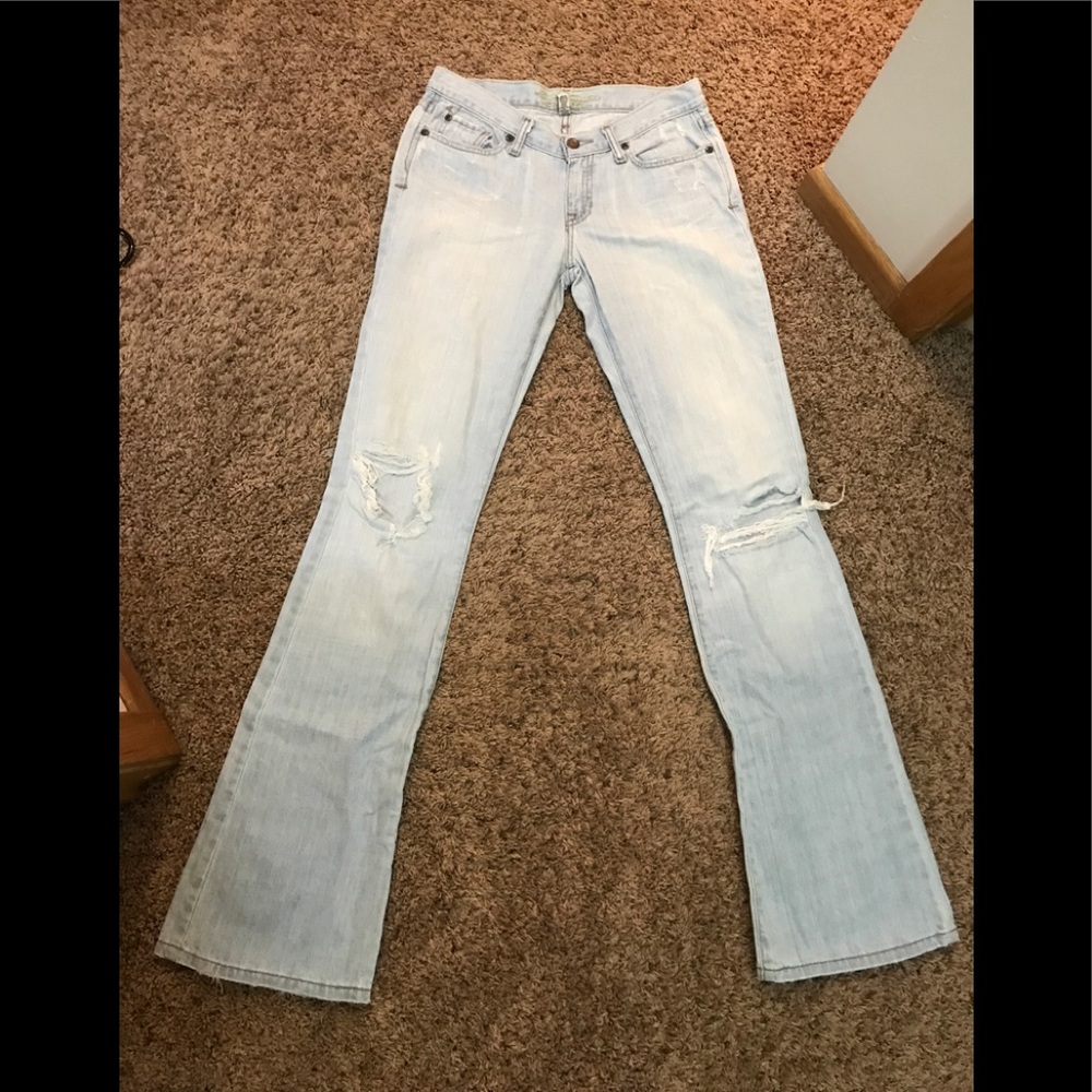 Destroyed jeans